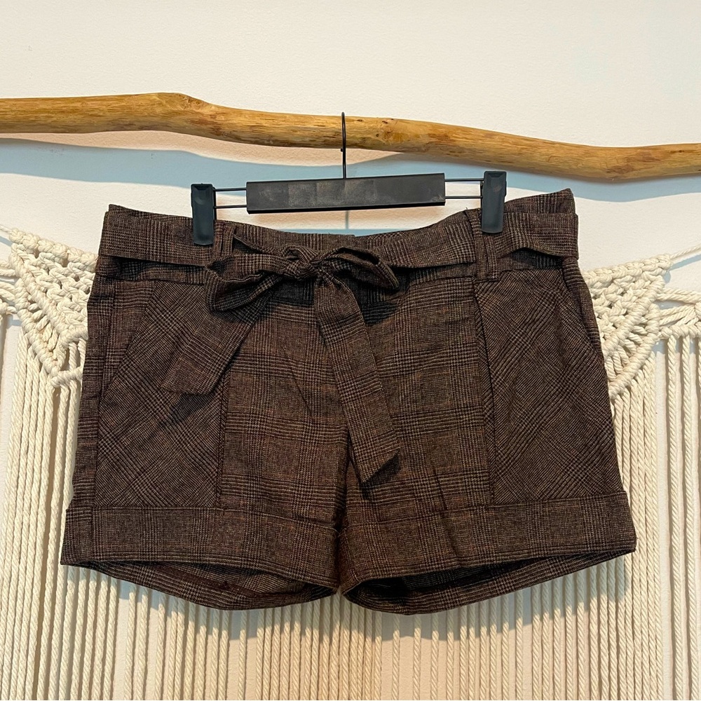 Charlotte Russe Old Money Neutrals Minimalistic Belted Shorts Sz 13